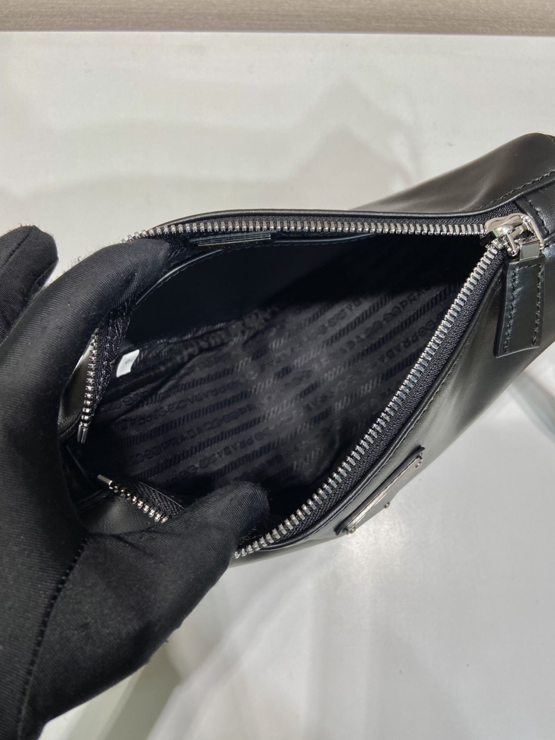 Pra*a triangle pouch